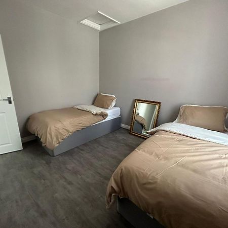 Improved Private House In Central Location ポーツマス エクステリア 写真