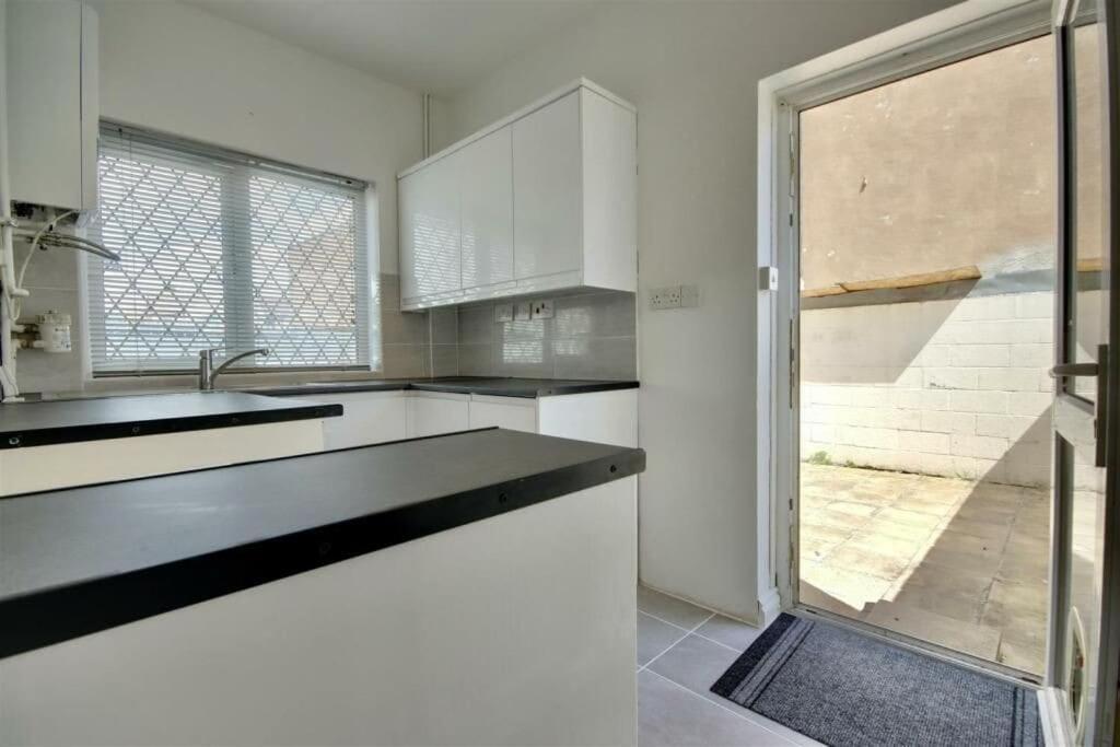 Improved Private House In Central Location ポーツマス エクステリア 写真